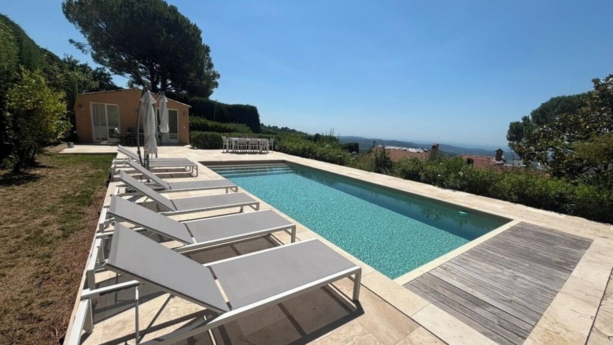 Magagnosc Villa | Beautiful 4 bed villa with stunning views and fully equipped pool house.