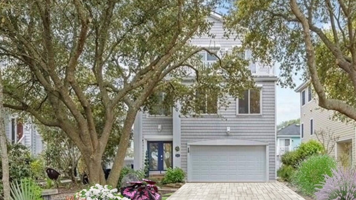Dam Neck House | Beautiful 4-Bedroom, Renovated, Oasis in Croatan Beach
