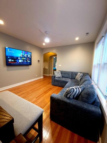 Calumet Heights Apartment | Beautiful 4 bedroom 2 bathroom apartment near everything