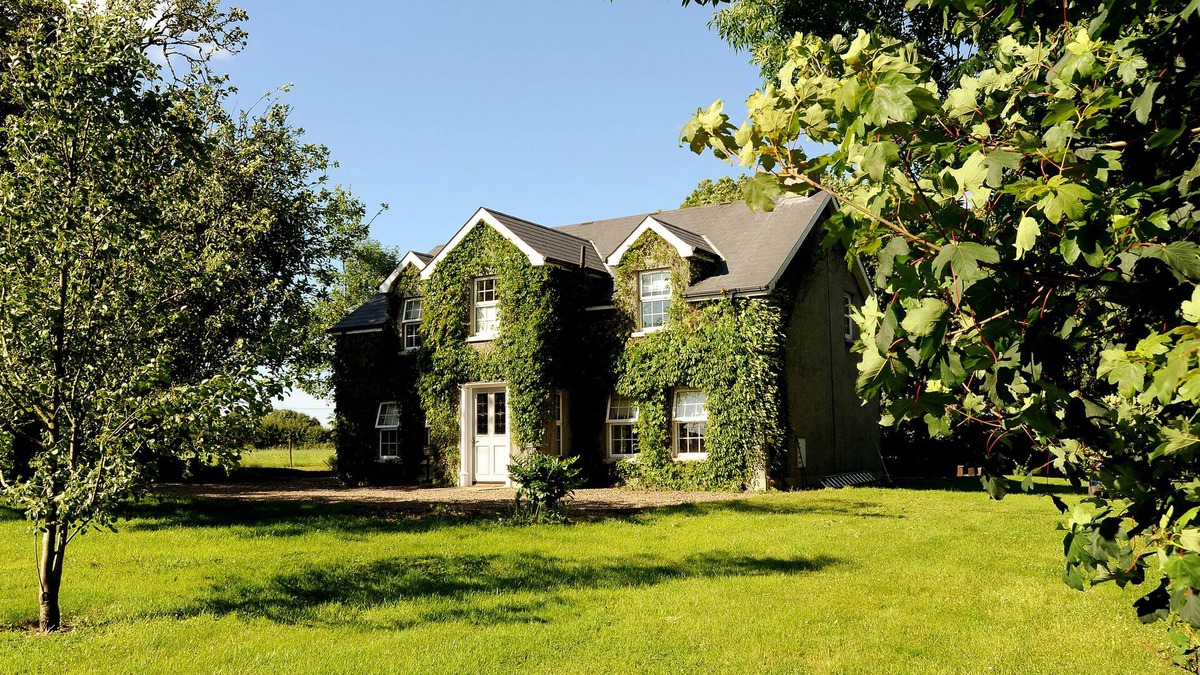 Magherafelt House | Beautiful 4 bedroom Cottage 45 mins from Belfast and North Coast Beaches.