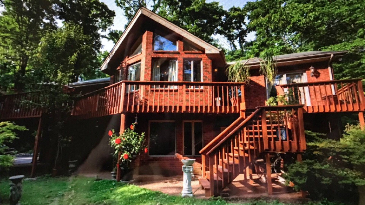 Franklin House | Beautiful 4 bedroom home in a wooded setting 10 acres. Tranquil and peaceful.