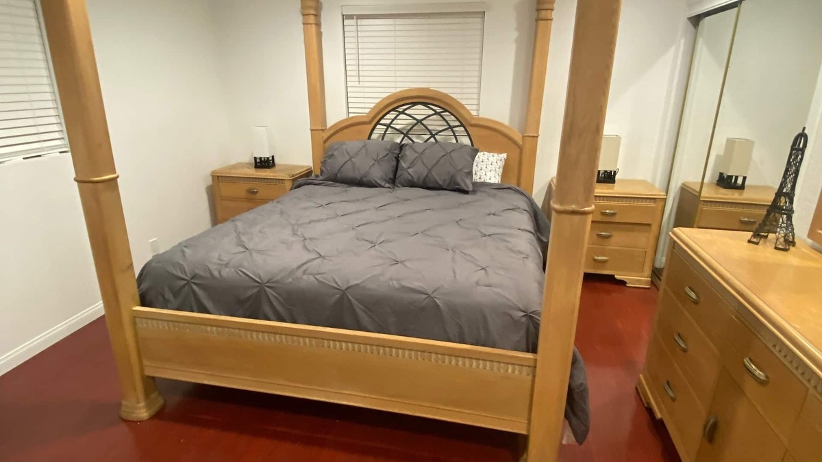 West Rancho Dominguez House | Beautiful 4 bedroom house that sleeps 8 people