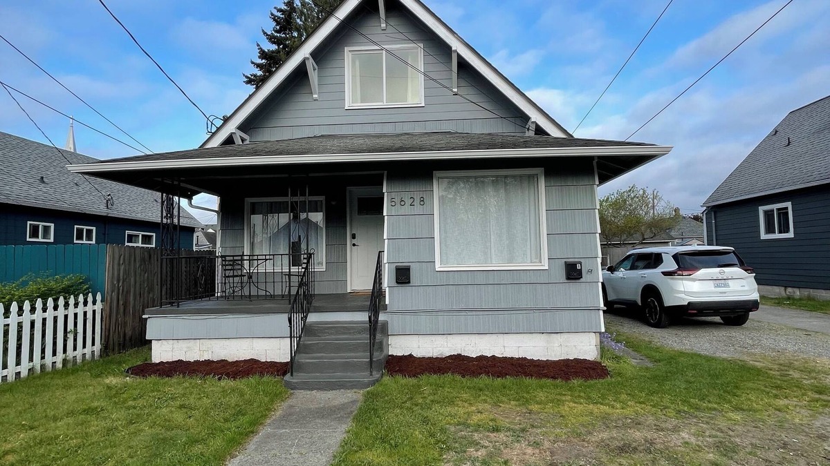 South Tacoma House | Beautiful 4-bedroom house with AC in Tacoma