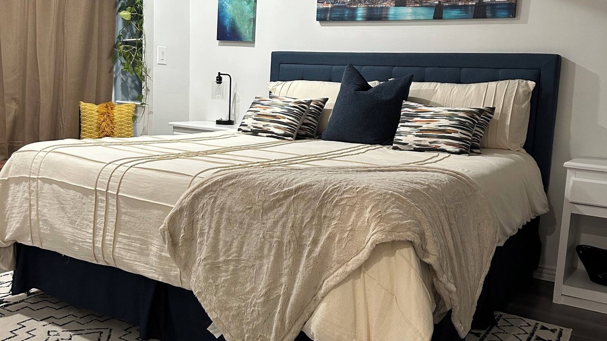 Dallas House | Beautiful 4-bedroom king-size suite. Dallas home with cozy patio.