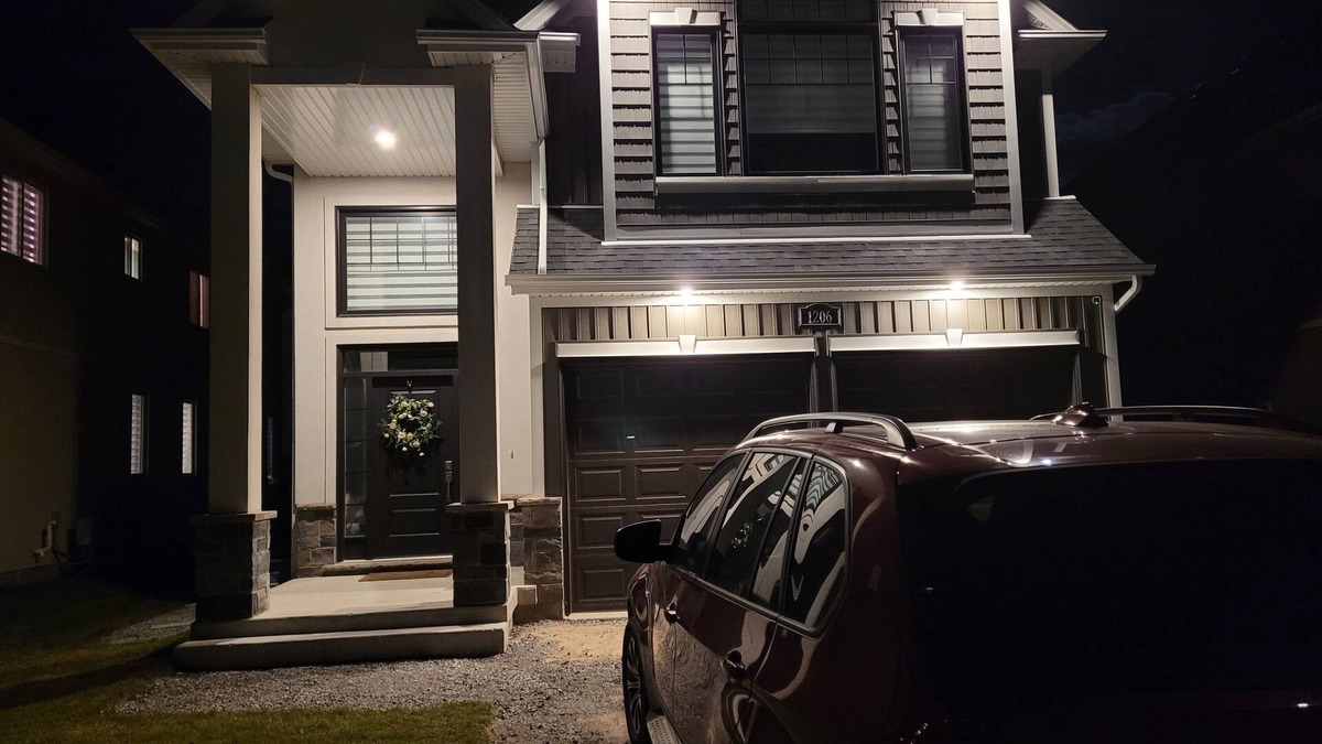 Niagara Falls House | Beautiful 4 bedroom luxury home located in Thorold