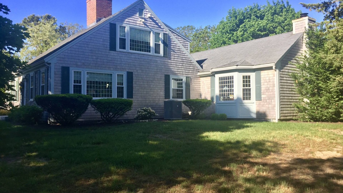 East Dennis House | Beautiful 4 Bedroom Home with Central A/C near Sea Street Beach