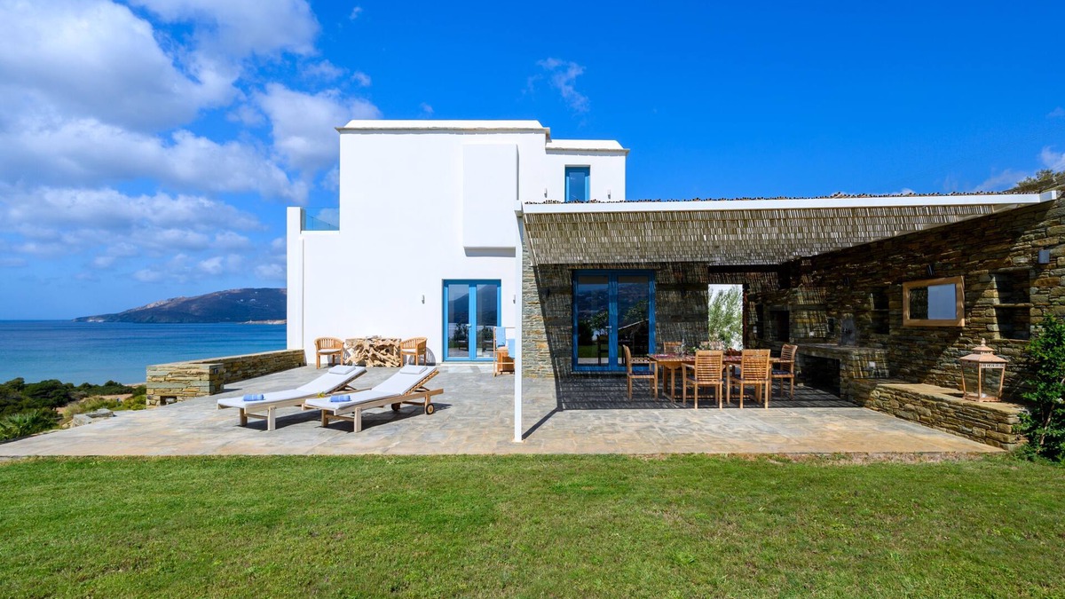 Gavrio Villa | Beautiful 4 bedroom villa "on the beach" - Large swimming pool and terrace access