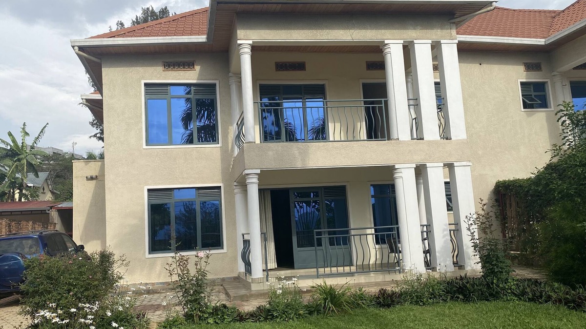 Kigali House | Beautiful 4 bedrooms comfy residential home in Kimihurura