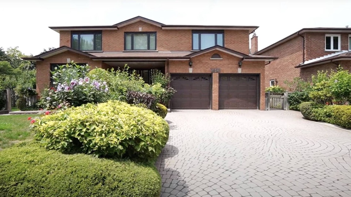 Lakeview House | Beautiful 4 BR Home by Sherway Gardens, Lakeshore