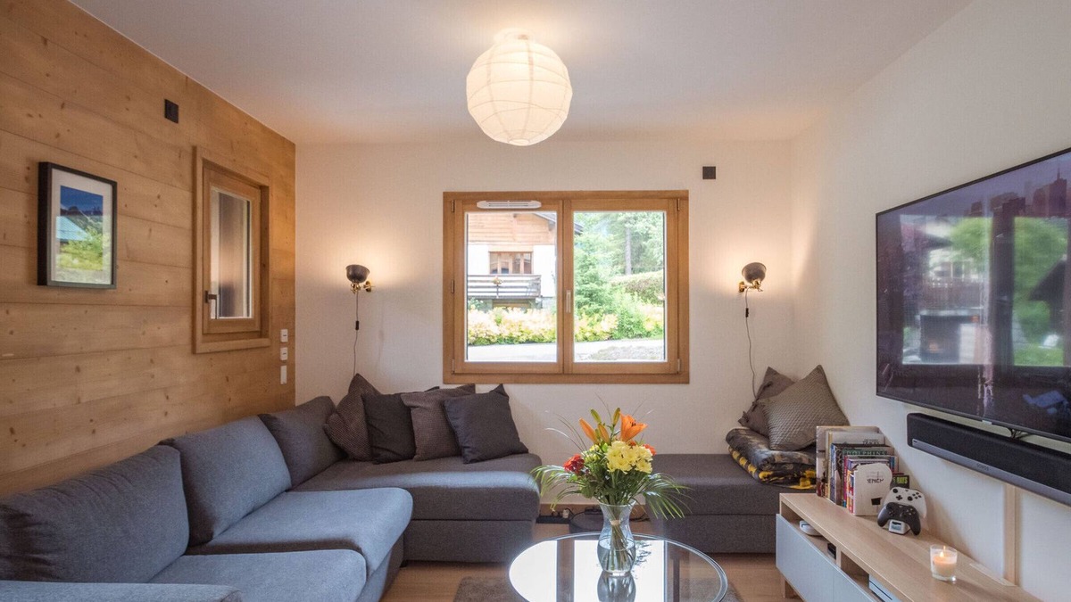 Les Praz-de-Chamonix Apartment | Beautiful 4* apt with private garden, 350m from Flégère, WIFI, PARKING