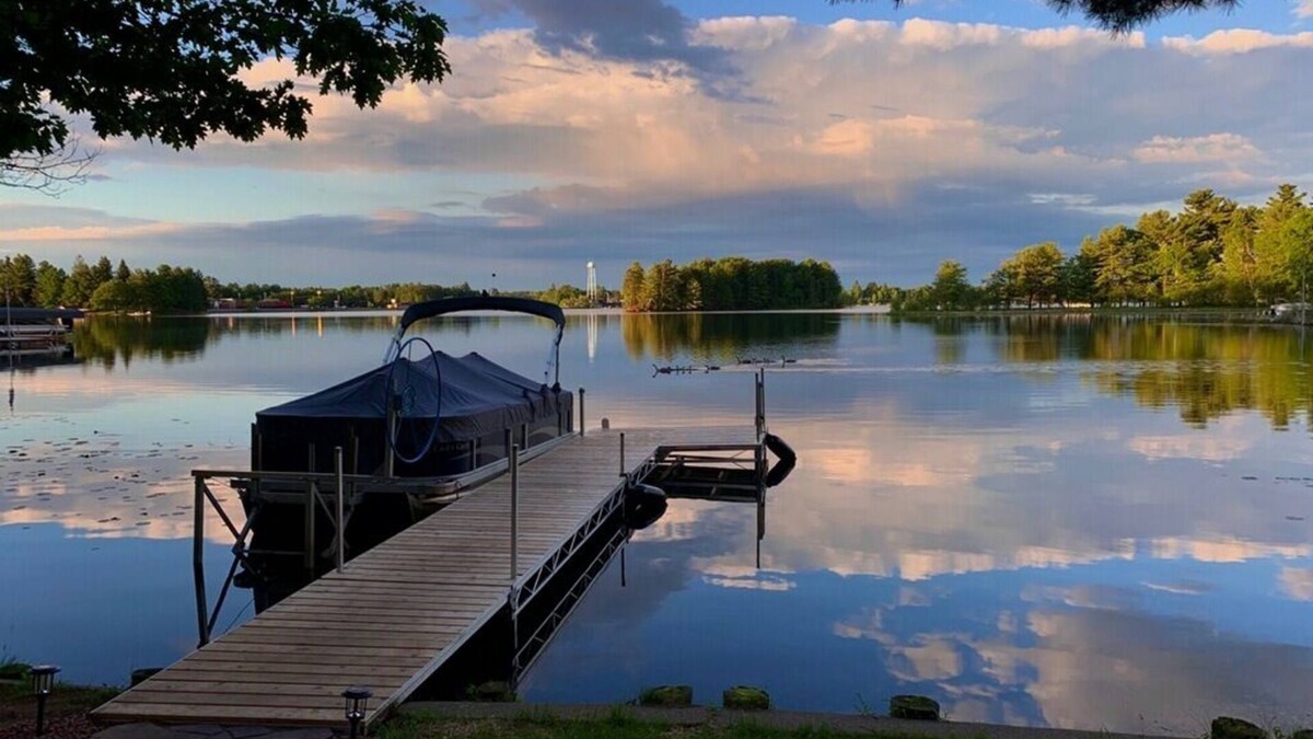 Minocqua House | Beautiful 4 Seasons Minocqua Lake House with optional pontoon
