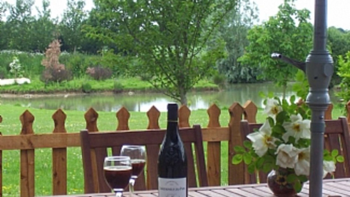 Thrandeston Cottage | Beautiful 4 Star Rural Suffolk Cottage Overlooking Lake