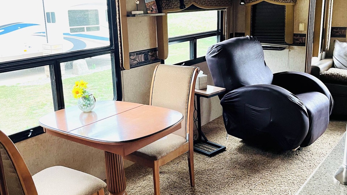 Plainwell House | Beautiful 40’ RV in a small park 100’ from a all sports lake.