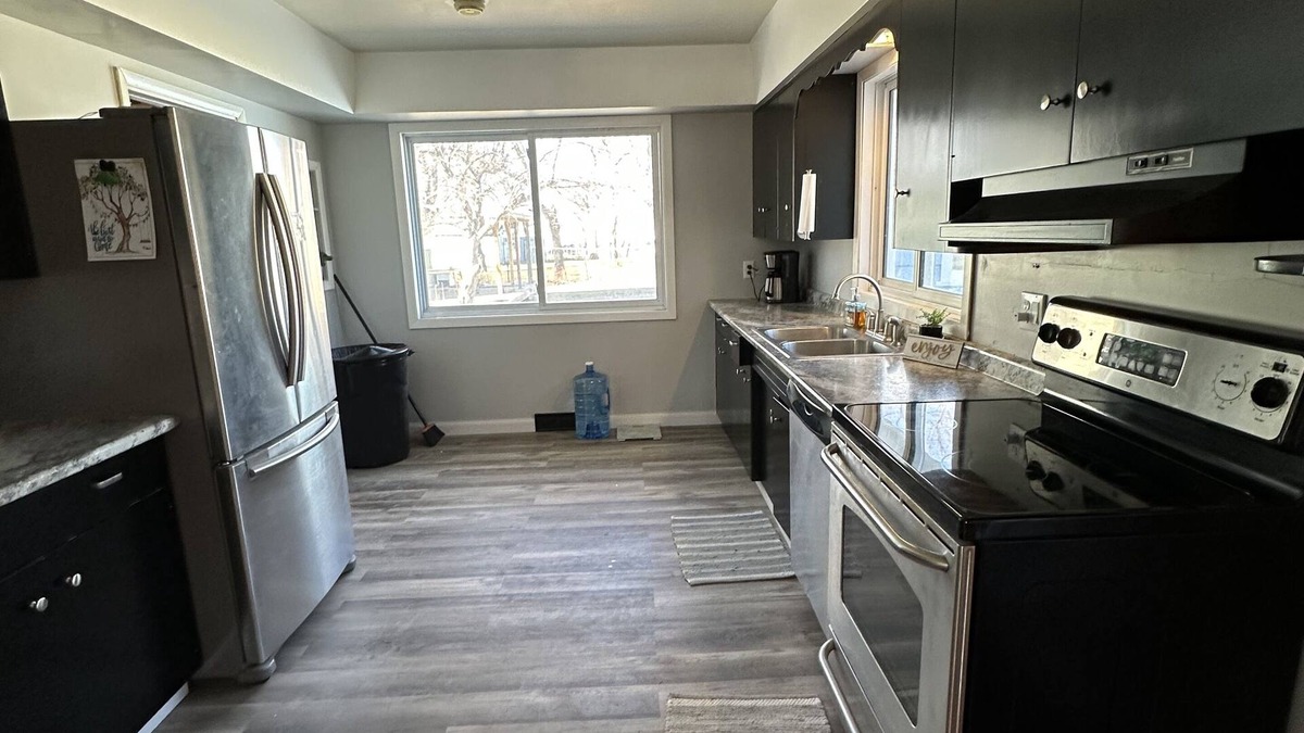 Goodrich House | Beautiful 4BDR, Cental ND home. Perfect for your hunting group or family.