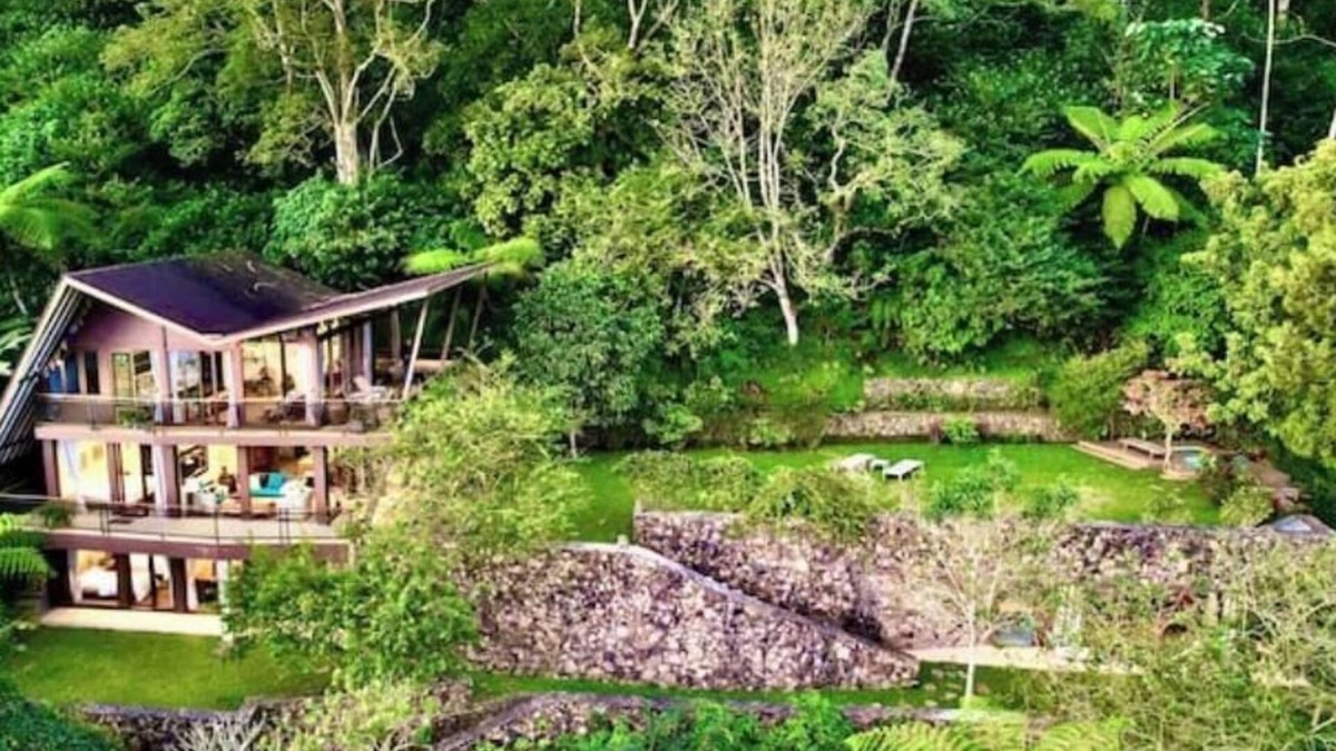 Baturiti House | Beautiful 4BR Beratan Lake Villa with Private Jacuzzi & Sauna