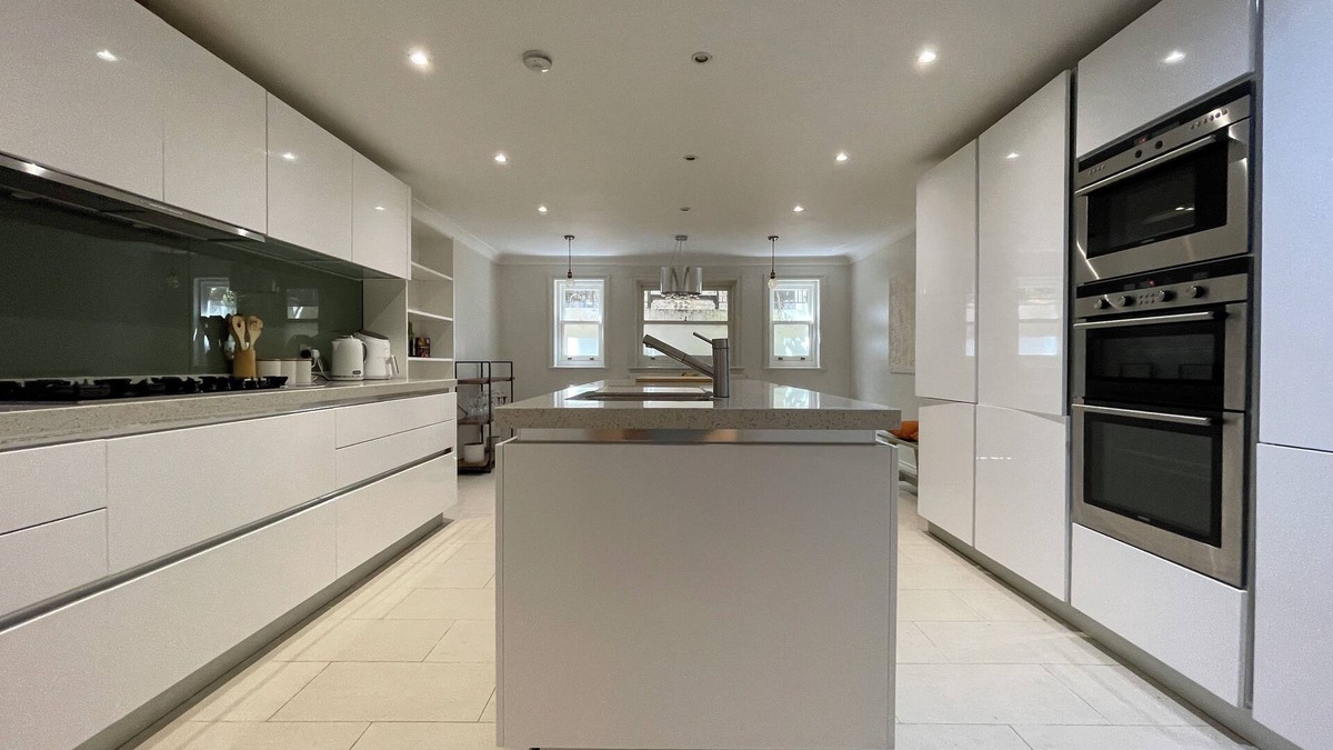 Shaftesbury House | Beautiful 5 Bed House - Sleeps up to 12 - Central