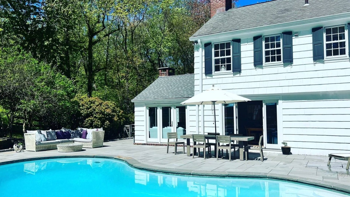 Darien House | Beautiful 5 bedroom Darien house with pool