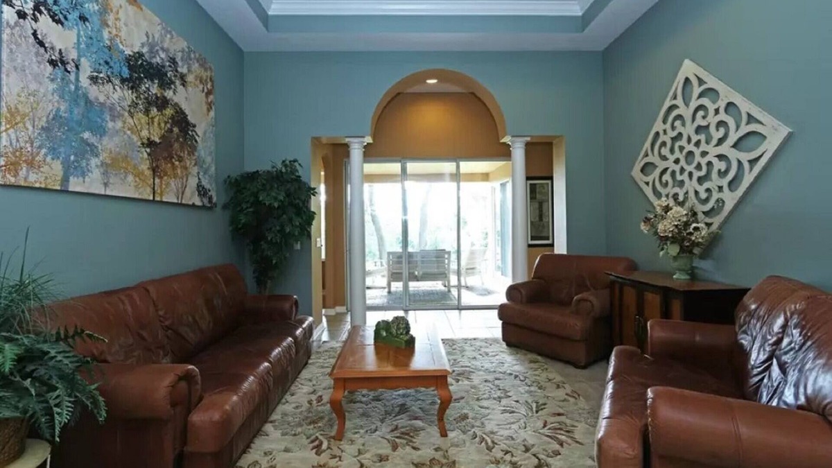 Plymouth House | Beautiful 5br 4bath, sleeps 14: Wekiva Springs, Disney, Universal & Antiques.