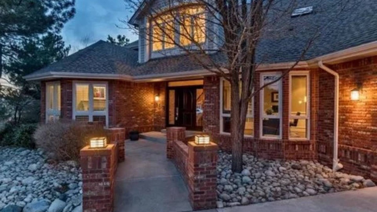 Northridge House | Beautiful 5BR home on 1 acre in Highlands Ranch perfect for families