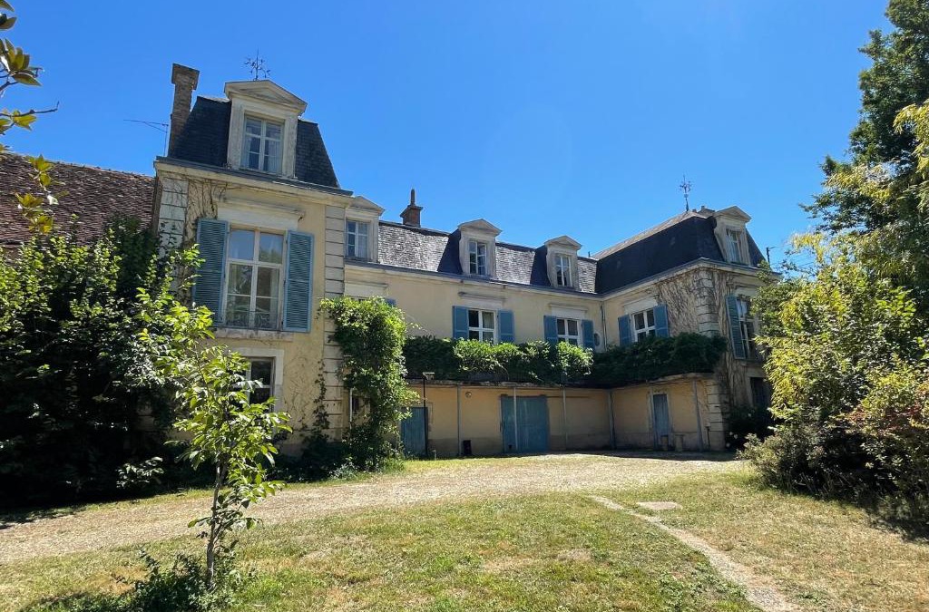 Le Pechereau Villa | Beautiful 6 bedroom house with pool & large garden