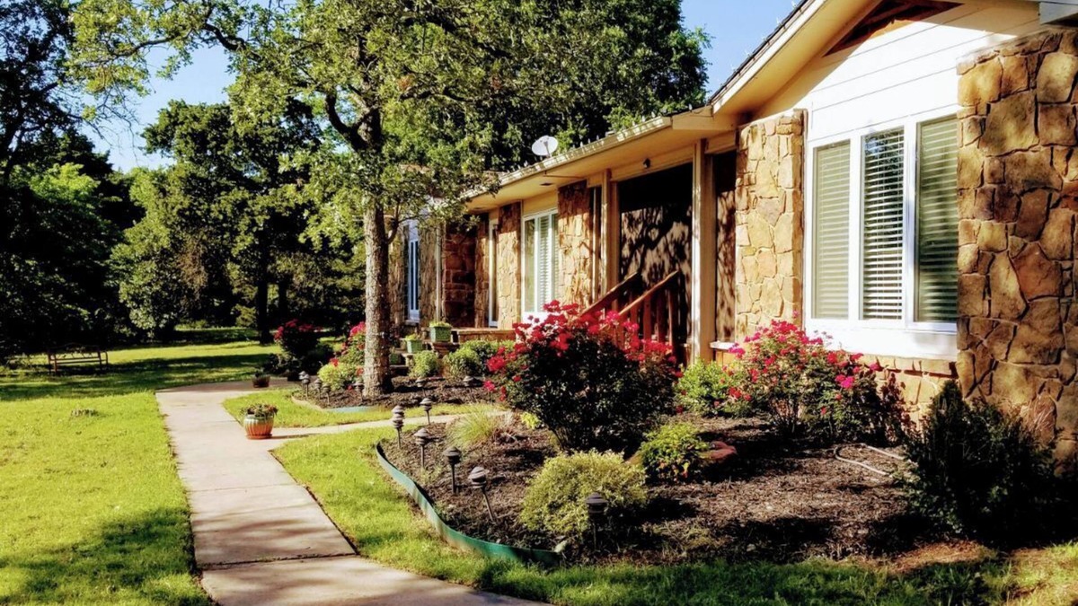 Langston House | Beautiful 7-Bedroom home on Langston Lake. Secluded, quiet, serene and tranquil.