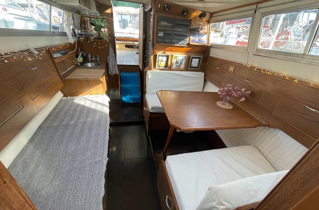 Sant Adria de Besos Boat Rental | Beautiful 70s vintage yacht boat in Barcelona