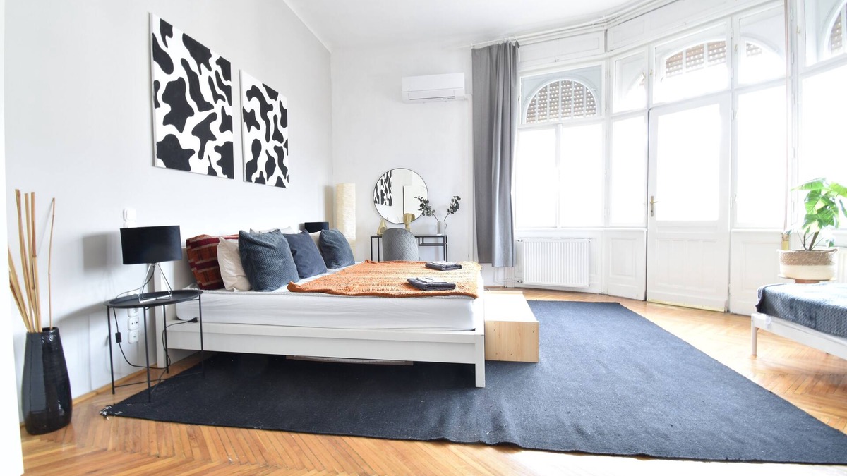 Csarnok negyed Apartment | Beautiful 8 bedroom 6 bathrooms with balconies