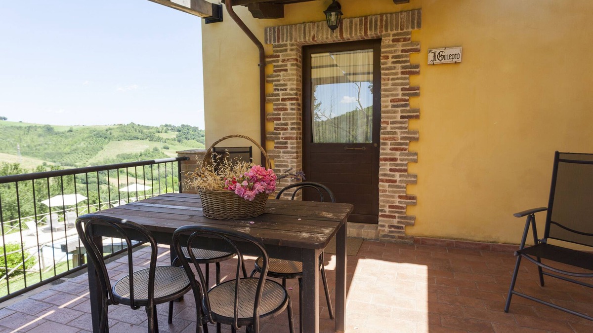 Penna San Giovanni Other | Beautiful Apartament in a Farmhouse with Swimming Pool and Restaurant