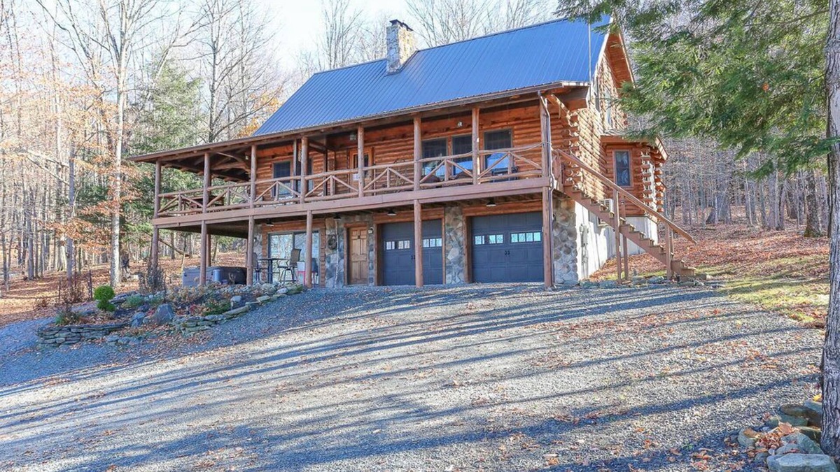 Northville Cabin | Beautiful Adirondack Log Cabin on Lake Sacandaga with Hot Tub