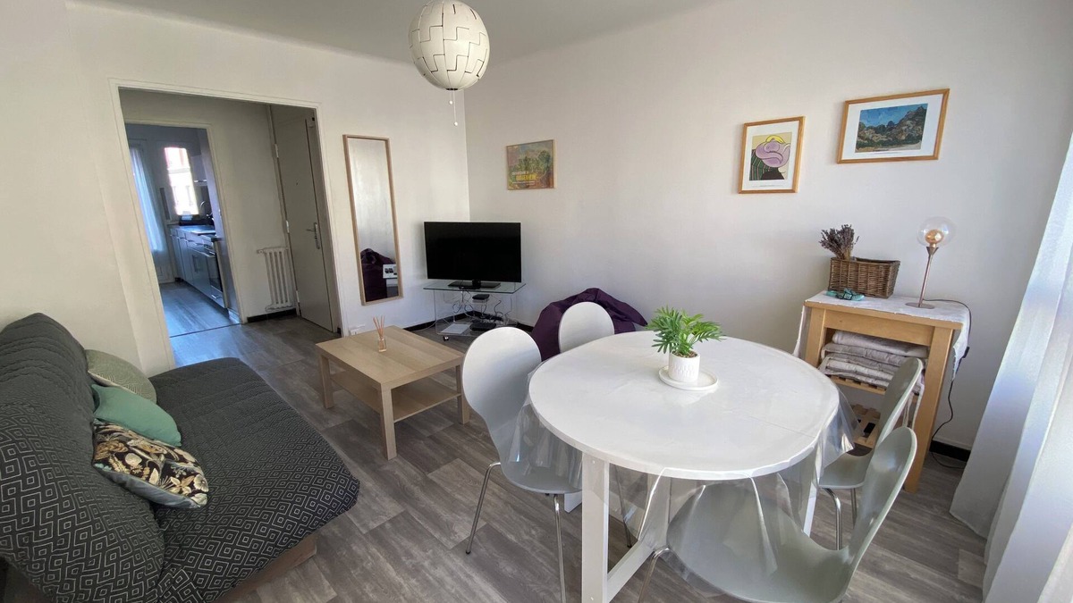 Couronne Urbaine Apartment | Beautiful air-conditioned apartment downtown Aix - 2 double bedrooms, sleeps 6