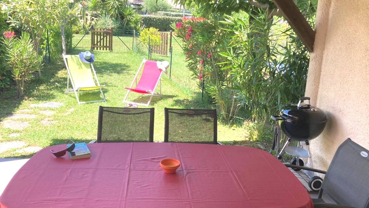 Poggio-Mezzana Villa | Beautiful air-conditioned vacation villa with garden, and the beach at the end of your flip-flops!