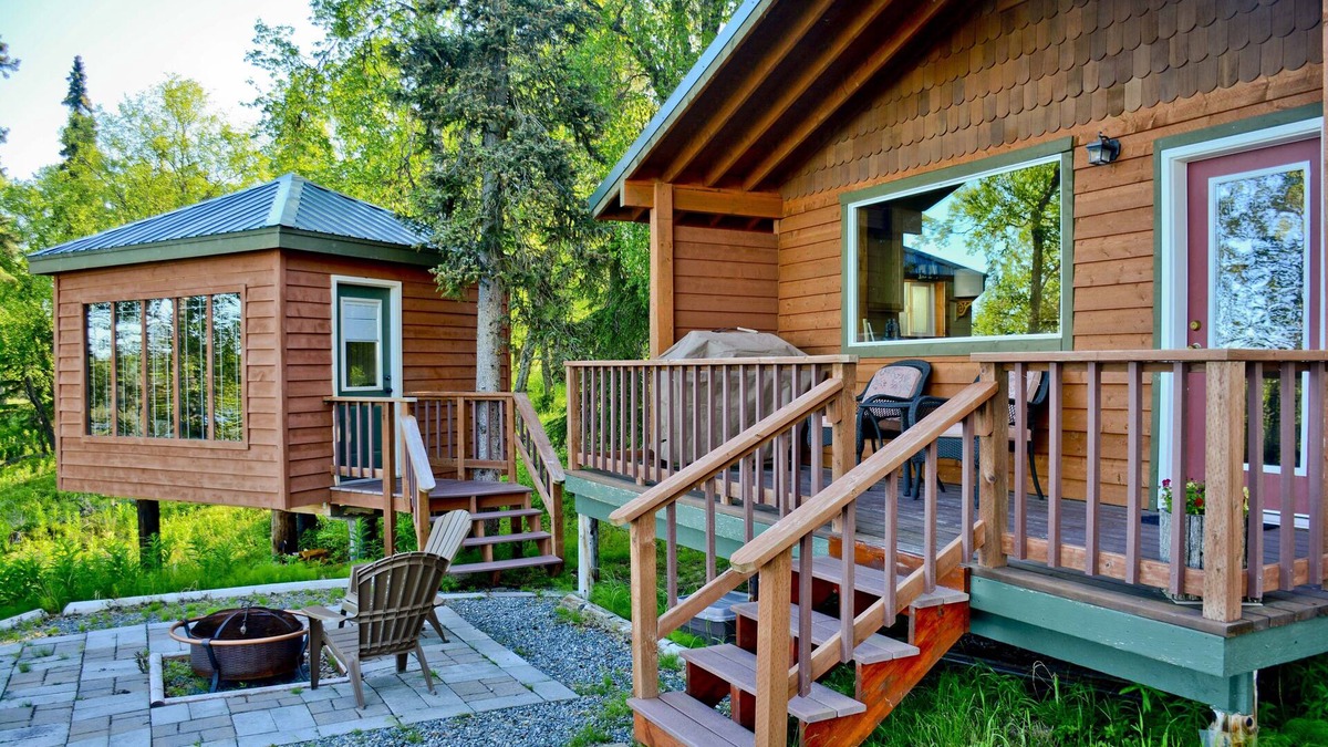 Kalifornsky Cabin | Beautiful Alaskan Cabin with Mountain & Lake View a Perfect Couples Getaway.