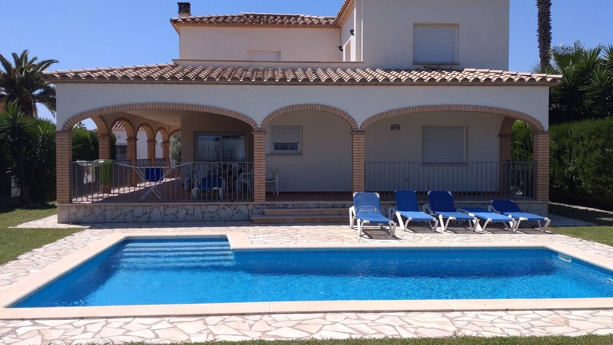 Sant Pere Pescador Villa | beautiful and comfortable villa with private pool on the costa brava