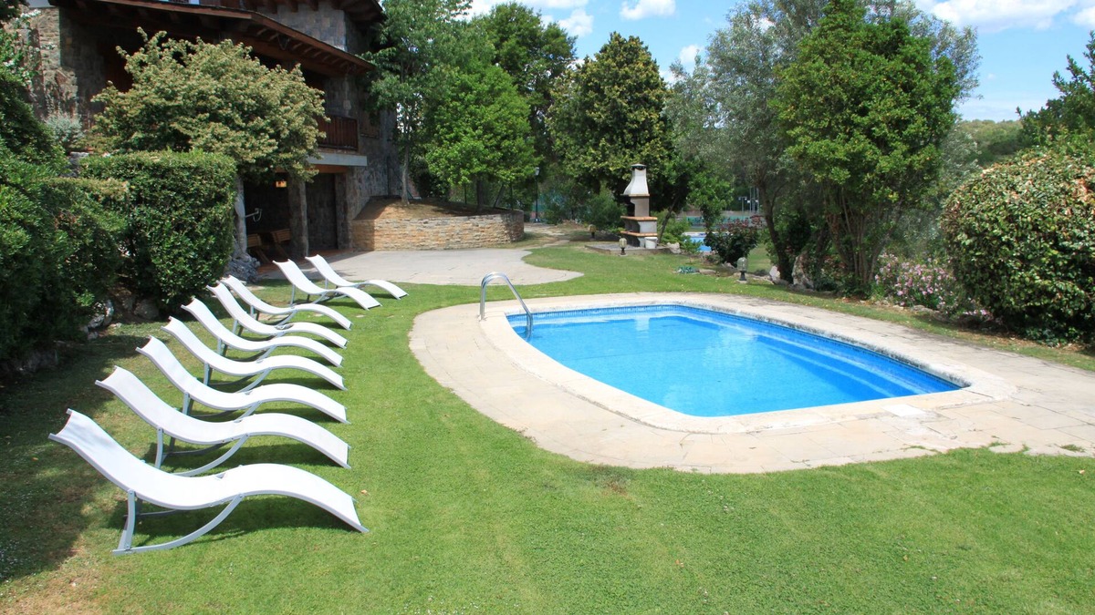Els Gorgs Ski Chalet | Beautiful and big house 30 minutes from Barcelona with pool (pet friendly)