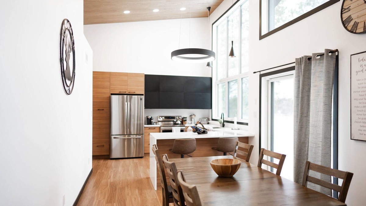 Reynolds Cabin | Beautiful and Bright Riverfront Cabin
