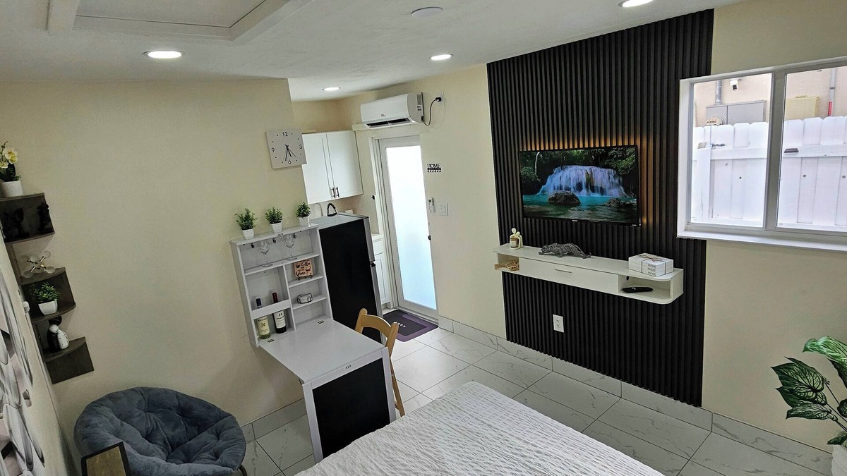 Pembroke Pines Apartment | Beautiful and cozy studio with independent entrance in Pembroke Pines