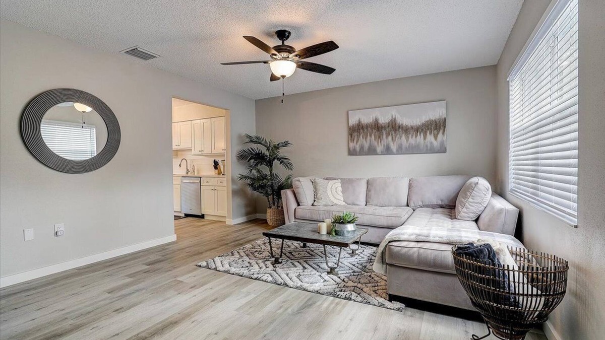Largo House | Beautiful and Comfortable 2 Bedroom Home 10 minutes from Beach