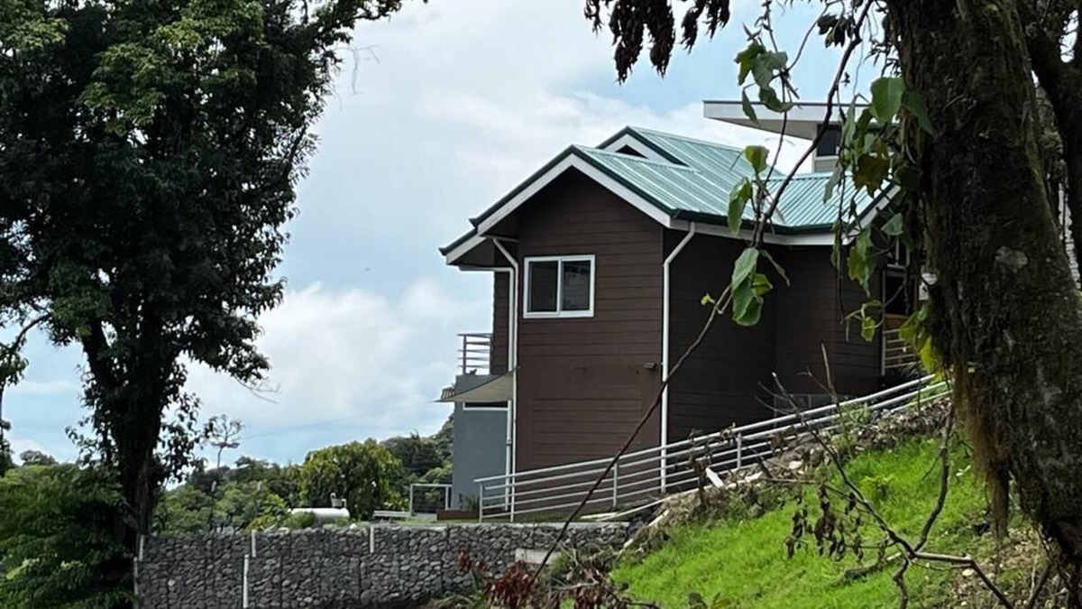 Monteverde Apartment | Beautiful and cozy apartment, 5kms - approx.10 mins - from downtown Santa Elenan