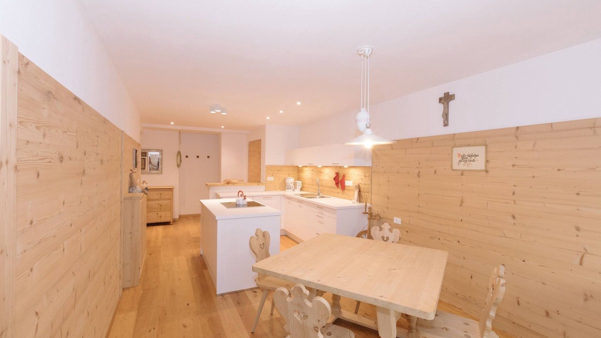 Aldino Apartment | Beautiful and Cozy Holiday Home “Ferienwohnung SHUPF Wieserhof” with Mountain View, Balcony, Shared Garden & WiFi; Parking Available