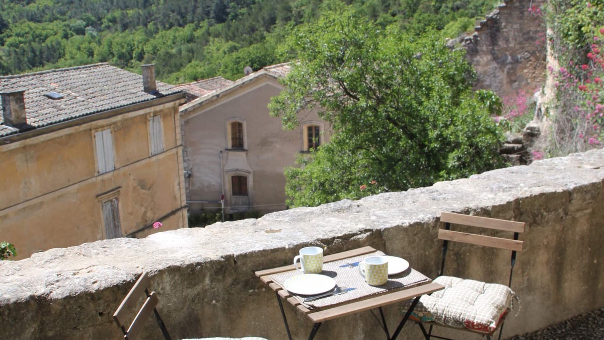 Lacoste Apartment | Beautiful and authentic village house with view in a magnificent site