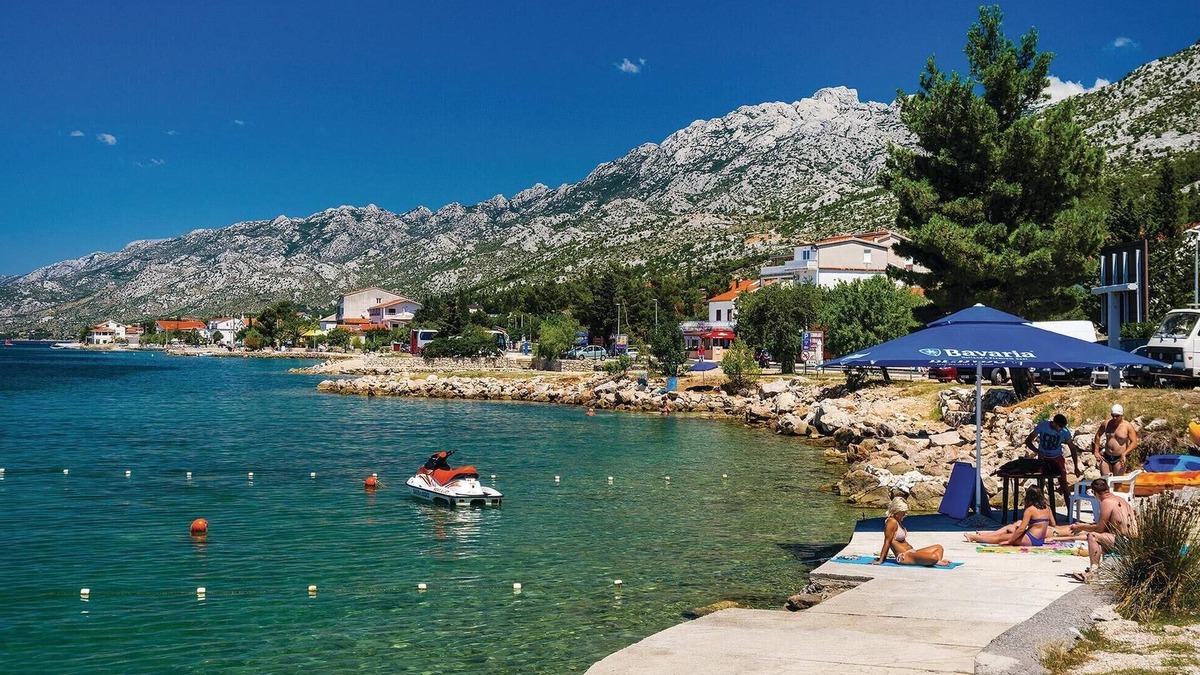 Starigrad Apartment | Beautiful and modern apartment with stunning sea views.
