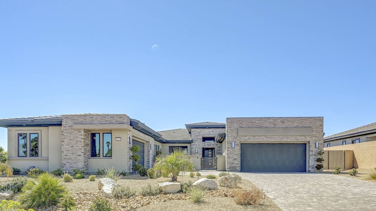 Centennial Hills House | Beautiful and Newly-Built Upscale Ranch Getaway