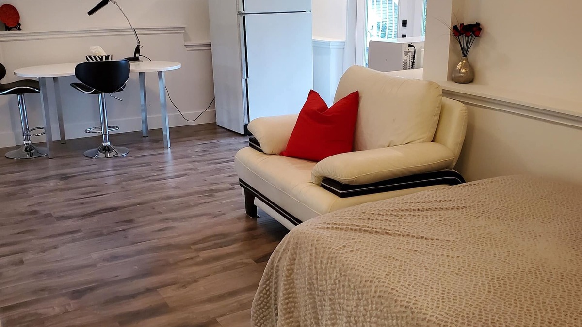 Port Moody House | Beautiful and peaceful suite , very close to beach.