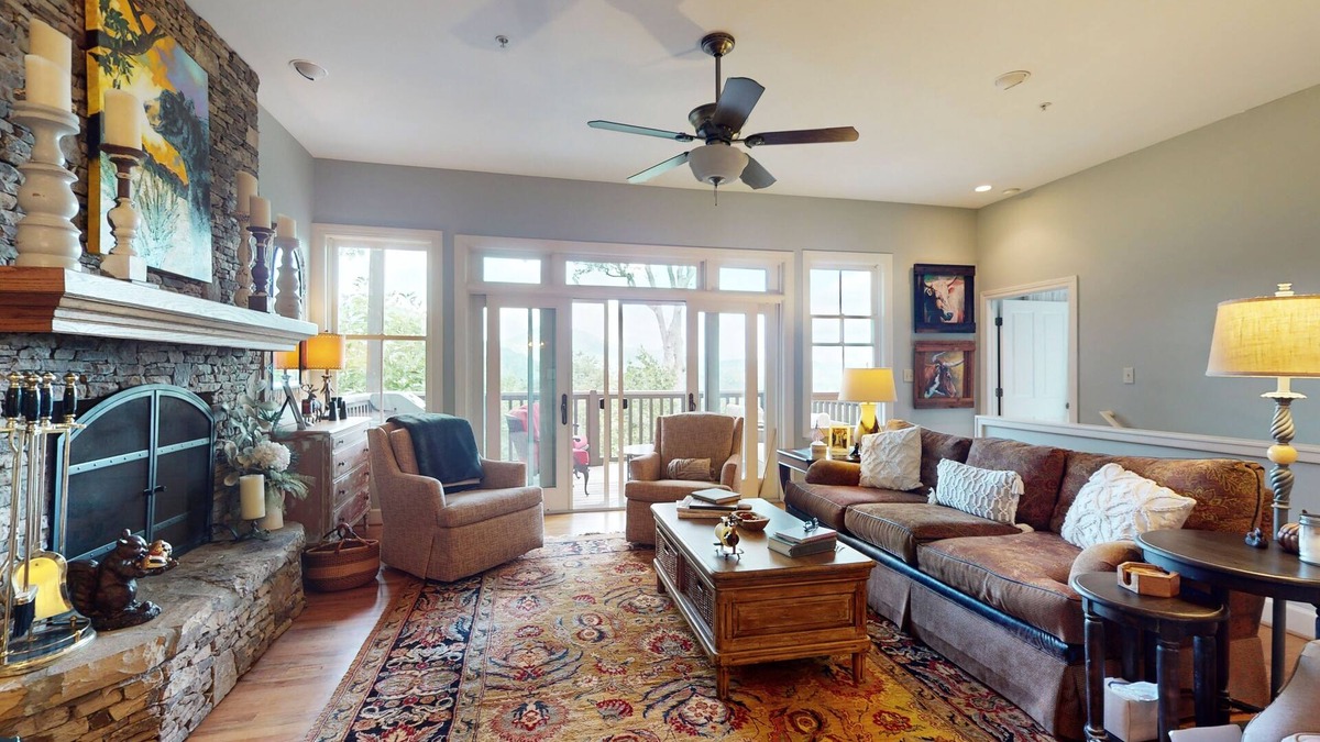 Highlands House | Beautiful and private townhouse overlooking the mountains