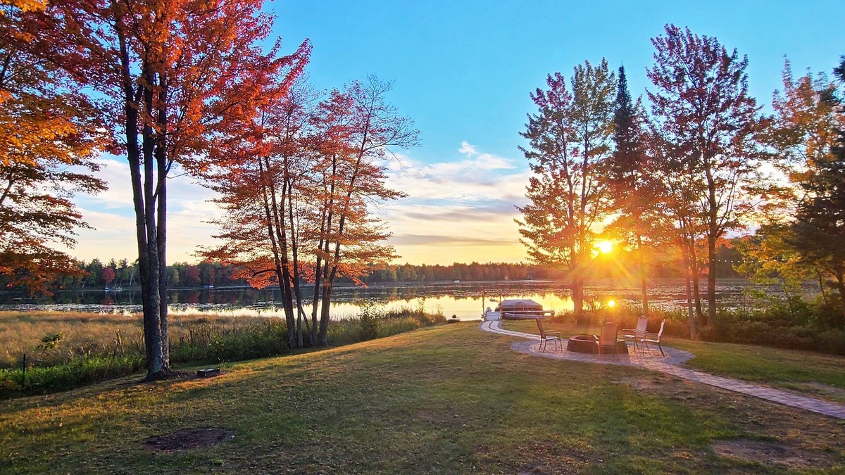 Wauksaukee Cottage | Beautiful and relaxing house on Long Lake