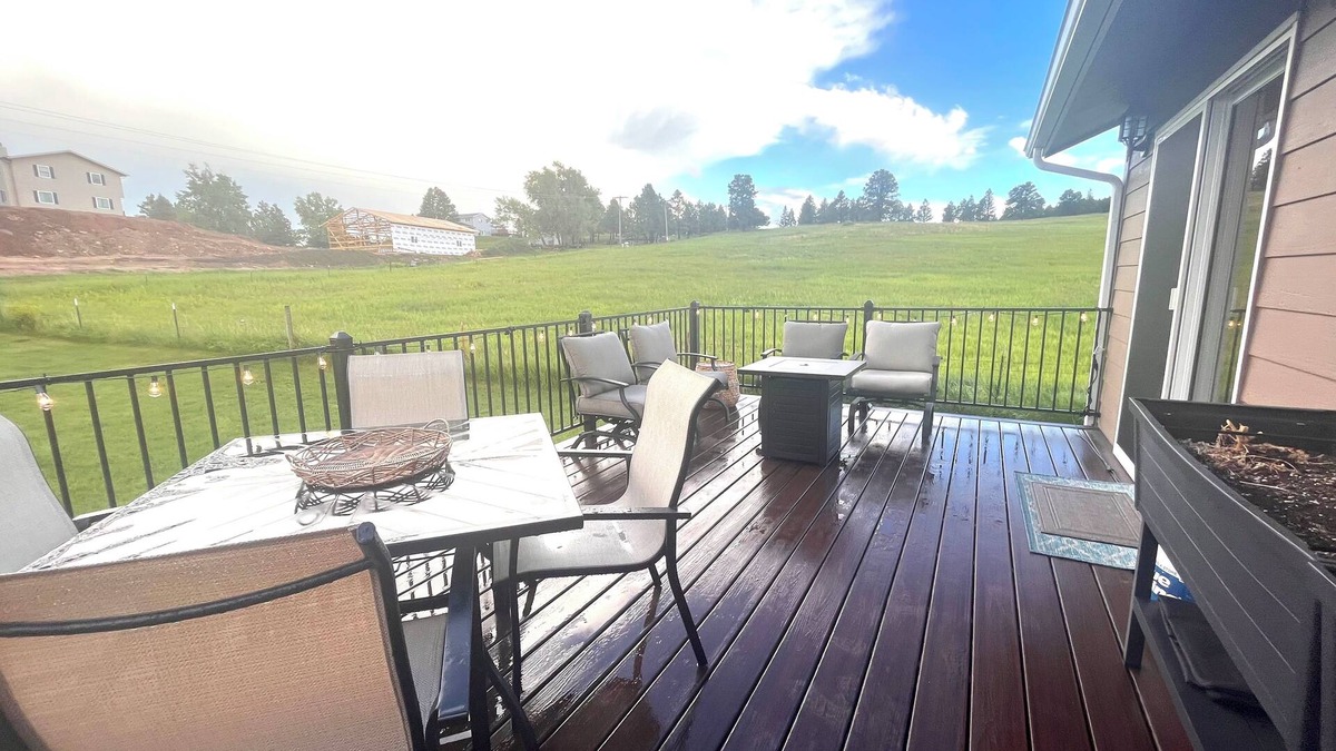 Colonial Pine Hills House | Beautiful and Spacious Getaway Nestled in the Black Hills, close to attractions