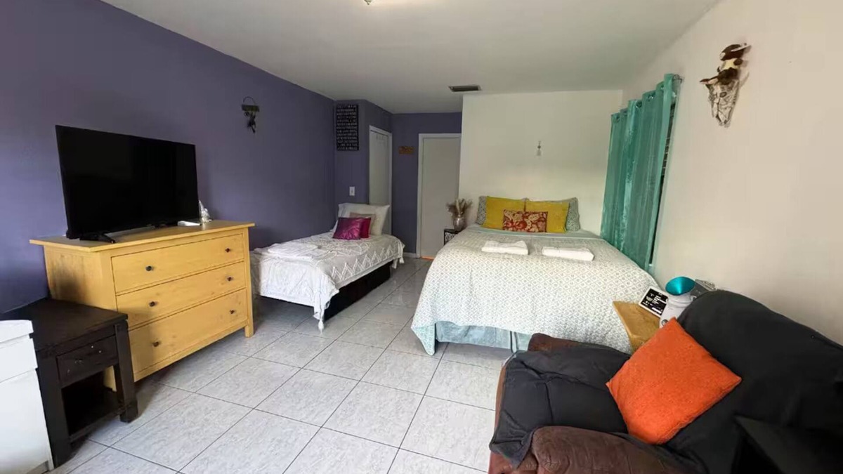 Homestead Bed & Breakfast | Beautiful and spacious room Homestead FL