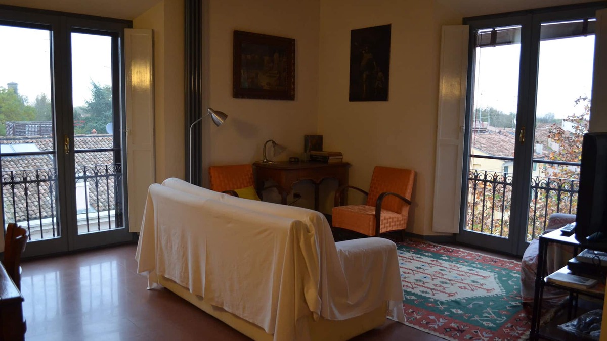 Addizione Erculea Apartment | Beautiful and spacious apartment, with garage, in an ancient building in the city center.