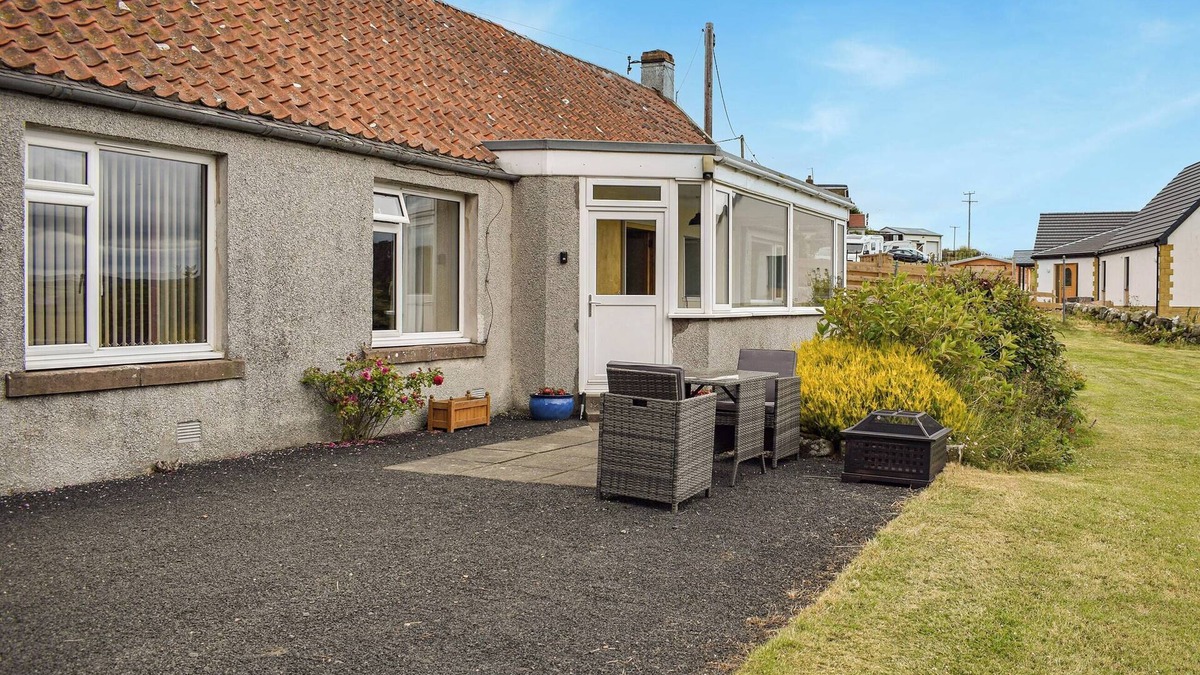Cupar Cottage | Beautiful and spacious farm cottage, with amazing views over the fields.
