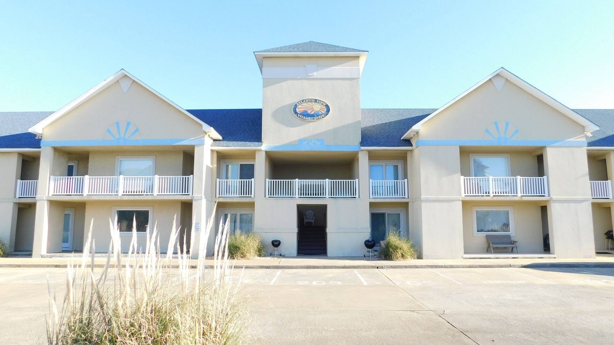Hatteras Condo | Beautiful and Spacious, 2 bed 2 full bath, pool and jacuzzi, steps to the ocean